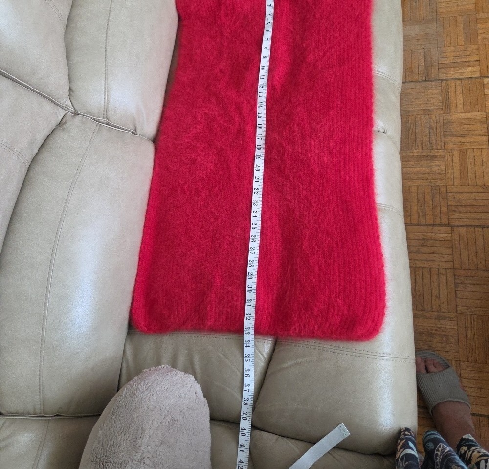 Bright Pink Fuzzy Knit Throw/Scarf - Picture 2 of 6